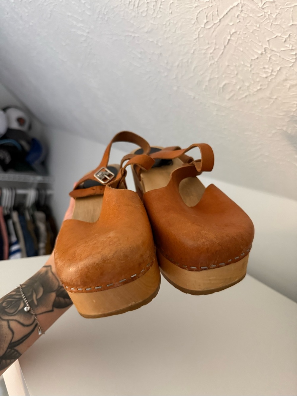 Swedish Hasbeens tan leather mary jane clogs - Picture 5 of 8